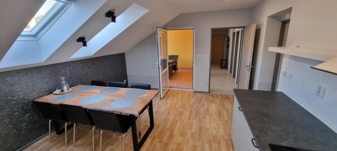 Apartman Viktorie 미쿨로프 외부 사진